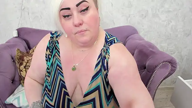 Snapshot of fashiona chatting on March 9, 2025, 10:41 am fashiona online show from March 9, 2025, 10:41 am