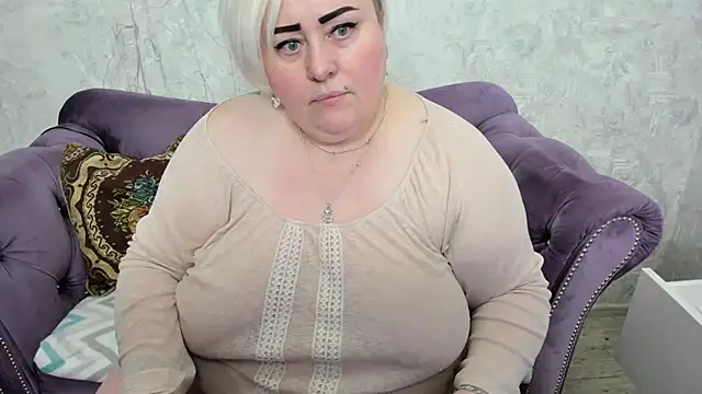 Snapshot of fashiona chatting on March 23, 2025, 3:43 am fashiona online show from March 23, 2025, 3:43 am