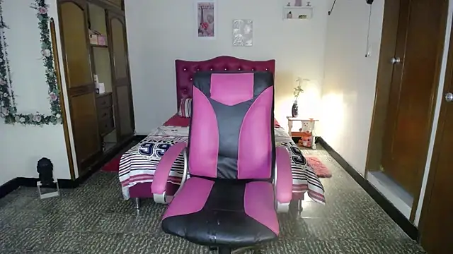 danielle rose 1 online show from March 18, 2025, 8:15 pm