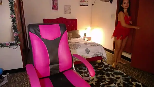 danielle rose 1 online show from September 25, 2025, 4:43 pm