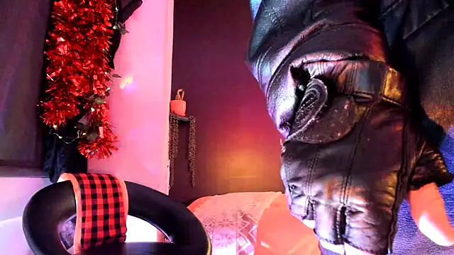 leatherz69 online show from February 11, 2025, 1:52 am