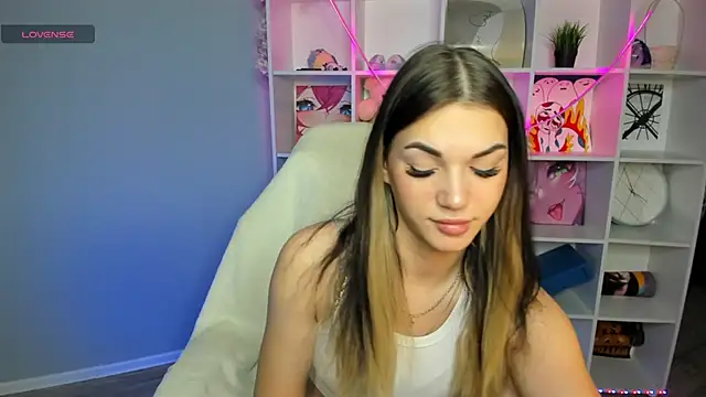 Snapshot of Hellen_Moore chatting on December 30, 2024, 12:11 am Hellen Moore online show from December 30, 2024, 12:11 am