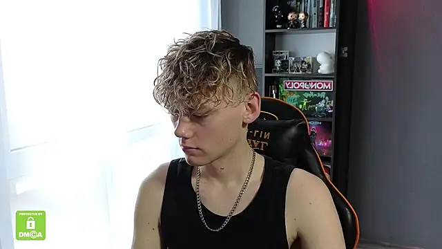 Snapshot of Keytaro chatting on October 31, 2025, 10:49 am Keytaro online show from October 31, 2025, 10:49 am