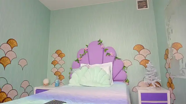 Snapshot of Isa_little4u chatting on December 30, 2024, 5:44 pm Isa little4u online show from December 30, 2024, 5:44 pm