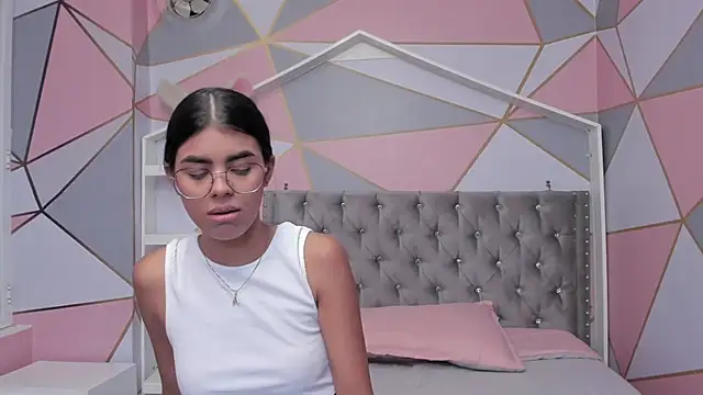 Snapshot of Isa_little4u chatting on February 13, 2025, 7:31 pm Isa little4u online show from February 13, 2025, 7:31 pm