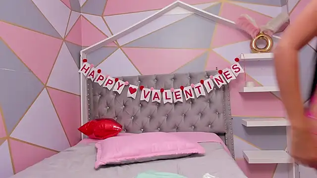 Snapshot of Isa_little4u chatting on February 14, 2025, 11:20 pm Isa little4u online show from February 14, 2025, 11:20 pm