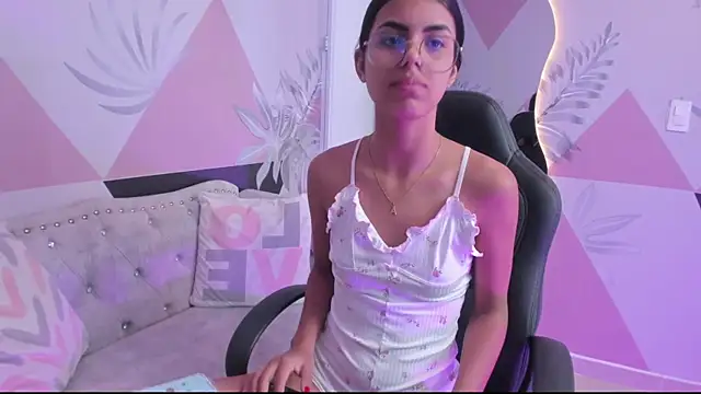 Snapshot of Isa_little4u chatting on March 18, 2025, 4:59 pm Isa little4u online show from March 18, 2025, 4:59 pm