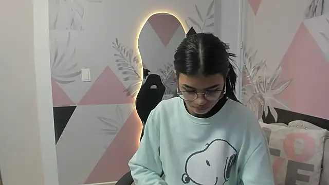 Snapshot of Isa_little4u chatting on March 20, 2025, 10:32 am Isa little4u online show from March 20, 2025, 10:32 am