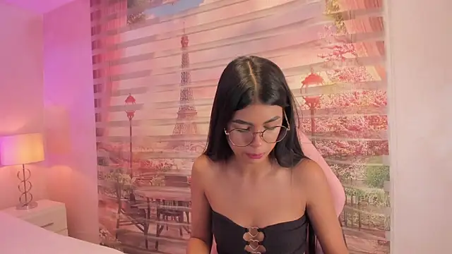 Snapshot of Isa_little4u chatting on October 8, 2025, 10:24 am Isa little4u online show from October 8, 2025, 10:24 am