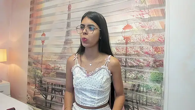 Snapshot of Isa_little4u chatting on October 17, 2025, 3:31 am Isa little4u online show from October 17, 2025, 3:31 am