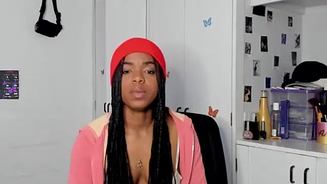 Snapshot of Marce_22 chatting on February 19, 2025, 4:34 am Marce 22 online show from February 19, 2025, 4:34 am