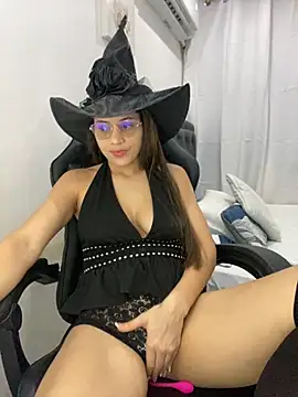 Belissa miller online show from October 31, 2025, 7:04 pm