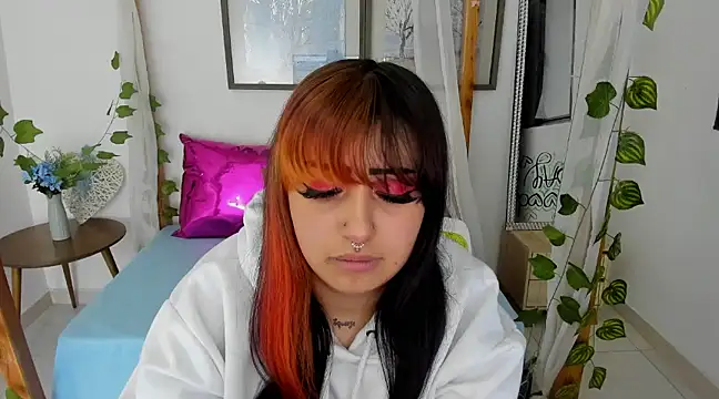 lussyevans24 online show from February 5, 2025, 7:50 am