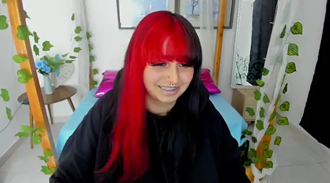 lussyevans24 online show from February 7, 2025, 7:29 am