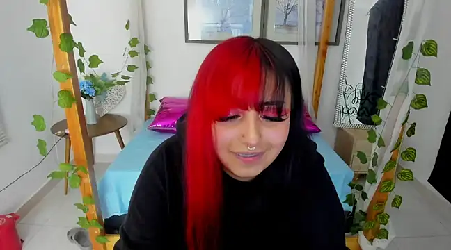 lussyevans24 online show from February 7, 2025, 10:29 am