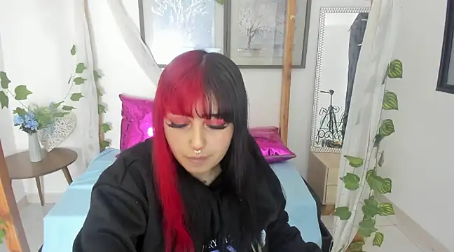 lussyevans24 online show from February 8, 2025, 7:26 am