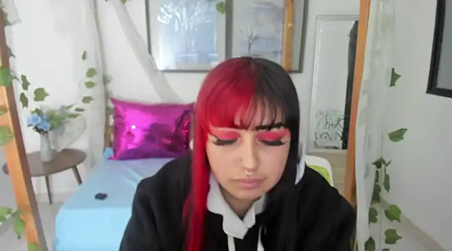 lussyevans24 online show from February 9, 2025, 8:33 am