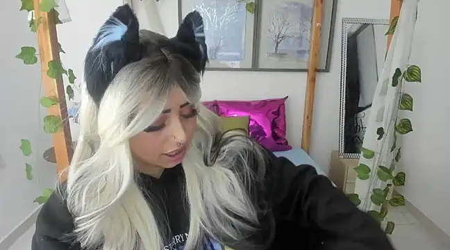 lussyevans24 online show from February 12, 2025, 2:56 am