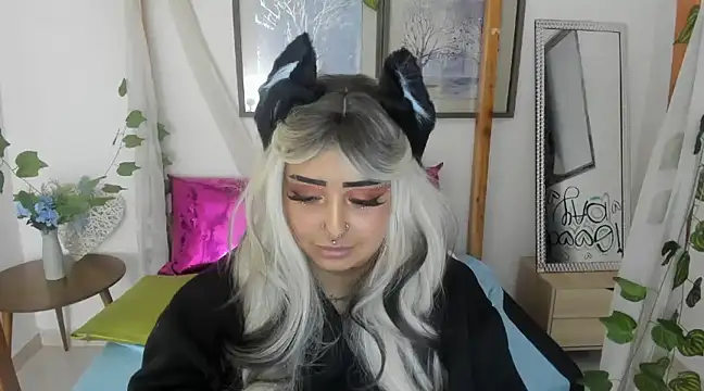 lussyevans24 online show from February 12, 2025, 7:02 am