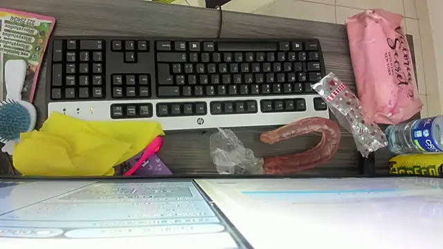 lussyevans24 online show from March 7, 2025, 7:52 am