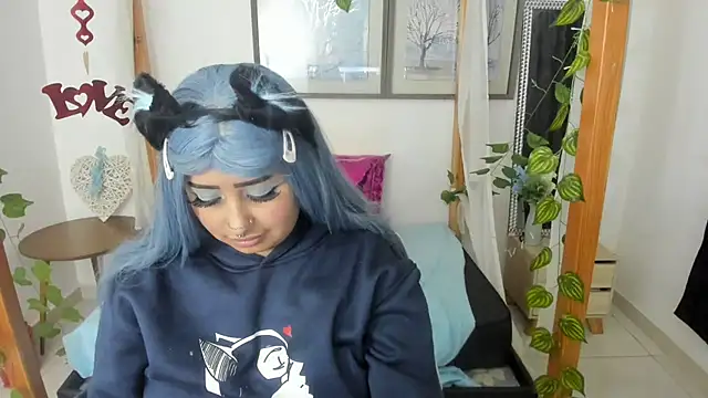 lussyevans24 online show from March 13, 2025, 6:16 am