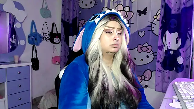 lussyevans24 online show from November 27, 2025, 4:47 am