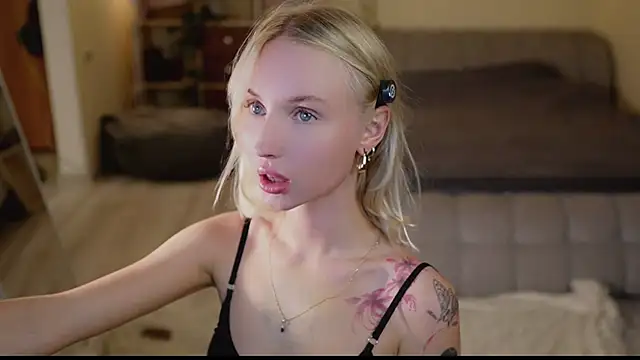 blondy room online show from September 24, 2025, 5:16 pm