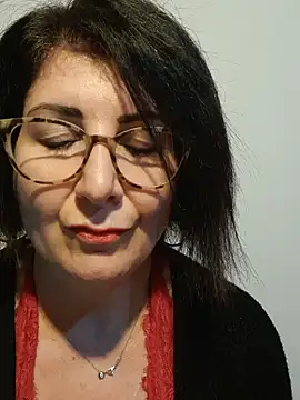 Snapshot of Viola8p chatting on November 19, 2025, 2:39 pm Viola8p online show from November 19, 2025, 2:39 pm