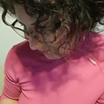 Snapshot of Viola8p chatting on November 23, 2025, 3:45 pm Viola8p online show from November 23, 2025, 3:45 pm