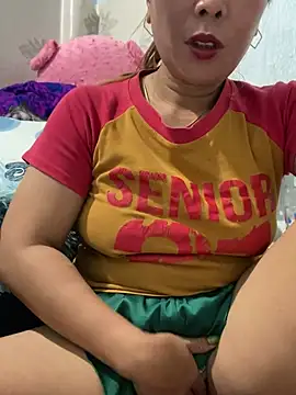 Snapshot of Linaannn chatting on February 21, 2025, 5:13 am Linaannn online show from February 21, 2025, 5:13 am