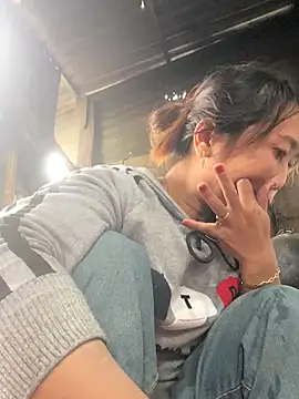 Linaannn online show from November 25, 2025, 6:02 am