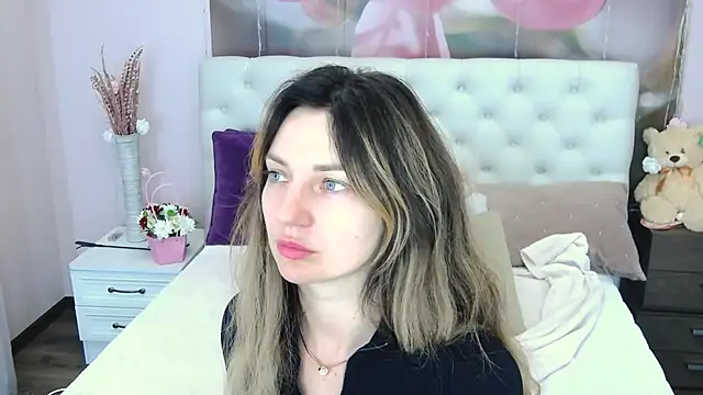 VioletUmi online show from September 29, 2025, 8:52 am