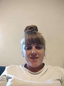 CoddessCrystal online show from September 12, 2025, 1:11 pm