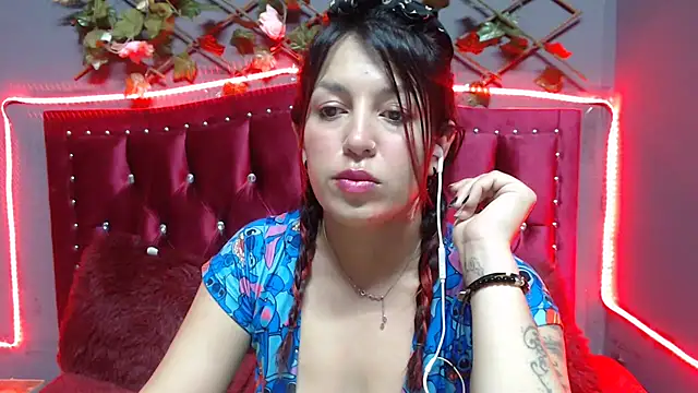 Snapshot of Melani_cute02 chatting on January 27, 2025, 7:45 am Melani cute02 online show from January 27, 2025, 7:45 am