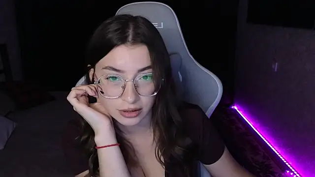 Snapshot of EuphoriaHaily chatting on November 26, 2025, 1:34 pm EuphoriaHaily online show from November 26, 2025, 1:34 pm