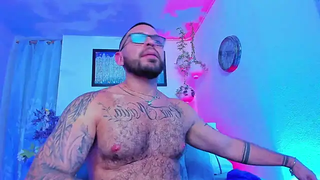 Snapshot of Adil_aminn chatting on February 2, 2025, 6:10 pm Adil aminn online show from February 2, 2025, 6:10 pm