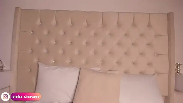 Eloisa cleavage  online show from January 31, 2025, 2:07 pm