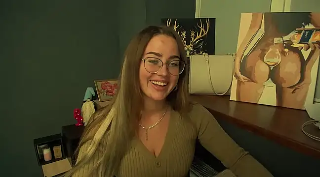 Snapshot of luxie_milady chatting on December 23, 2024, 3:12 pm luxie milady online show from December 23, 2024, 3:12 pm