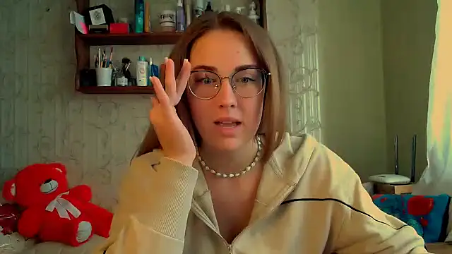 Snapshot of luxie_milady chatting on October 6, 2025, 12:02 pm luxie milady online show from October 6, 2025, 12:02 pm