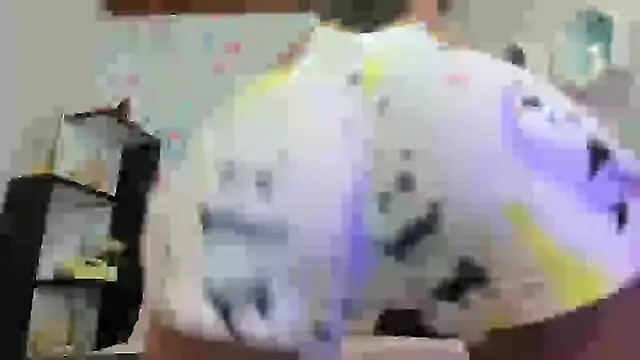 EMMA SWEETT1 online show from January 19, 2025, 4:04 pm