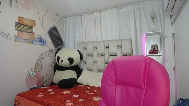 EMMA SWEETT1 online show from November 30, 2025, 12:42 pm