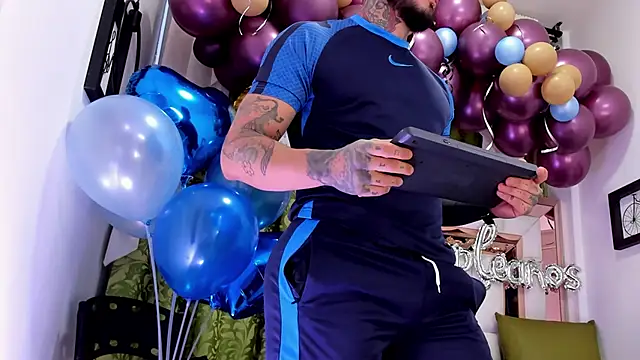 dilan scootk  online show from February 2, 2025, 11:19 am