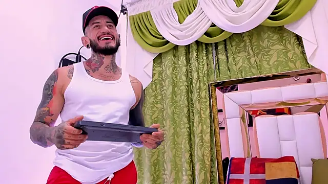 dilan scootk  online show from November 26, 2025, 7:26 pm