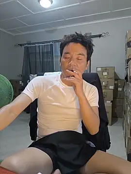 kisstoyousoon2024 online show from December 19, 2025, 5:31 pm