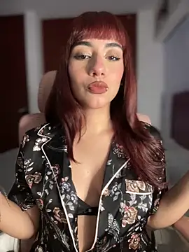 veronicaapink online show from October 4, 2025, 1:36 am