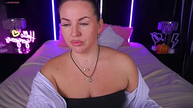 KiraCandyS online show from November 21, 2025, 9:57 pm