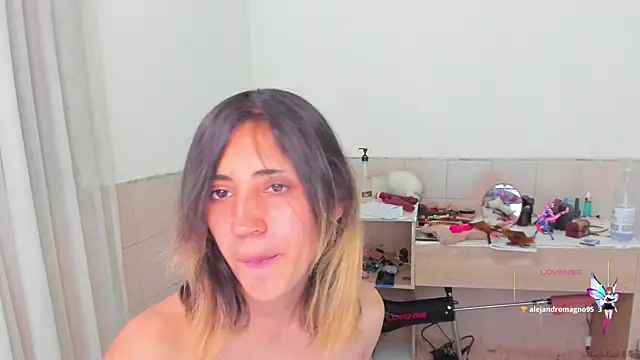 Snapshot of linnie_ chatting on September 19, 2025, 10:21 pm linnie  online show from September 19, 2025, 10:21 pm