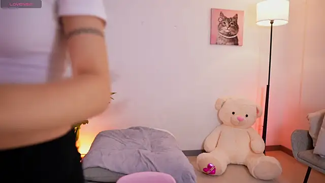 Angeeel  online show from December 17, 2025, 4:07 am