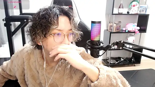 Snapshot of Shizukuu chatting on March 9, 2025, 4:27 am Shizukuu online show from March 9, 2025, 4:27 am