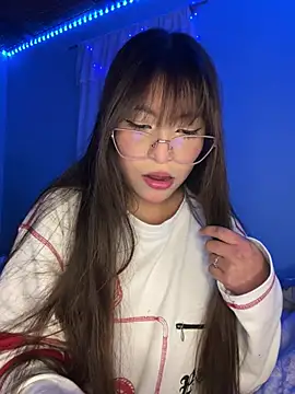 Lily candy X online show from March 11, 2025, 5:05 am